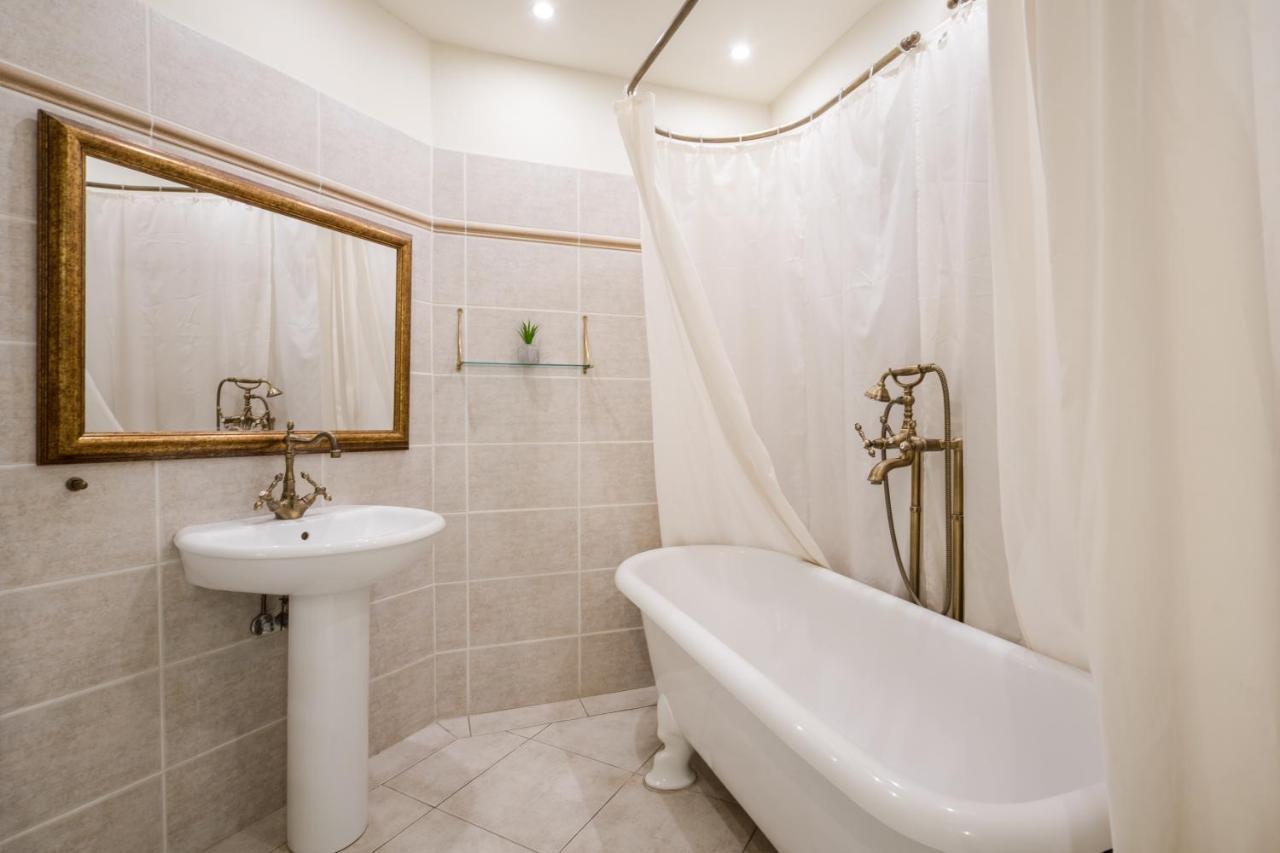 Basilica And Castle View Luxury Suite, Free Parking Reservation Needed Budapest Bagian luar foto