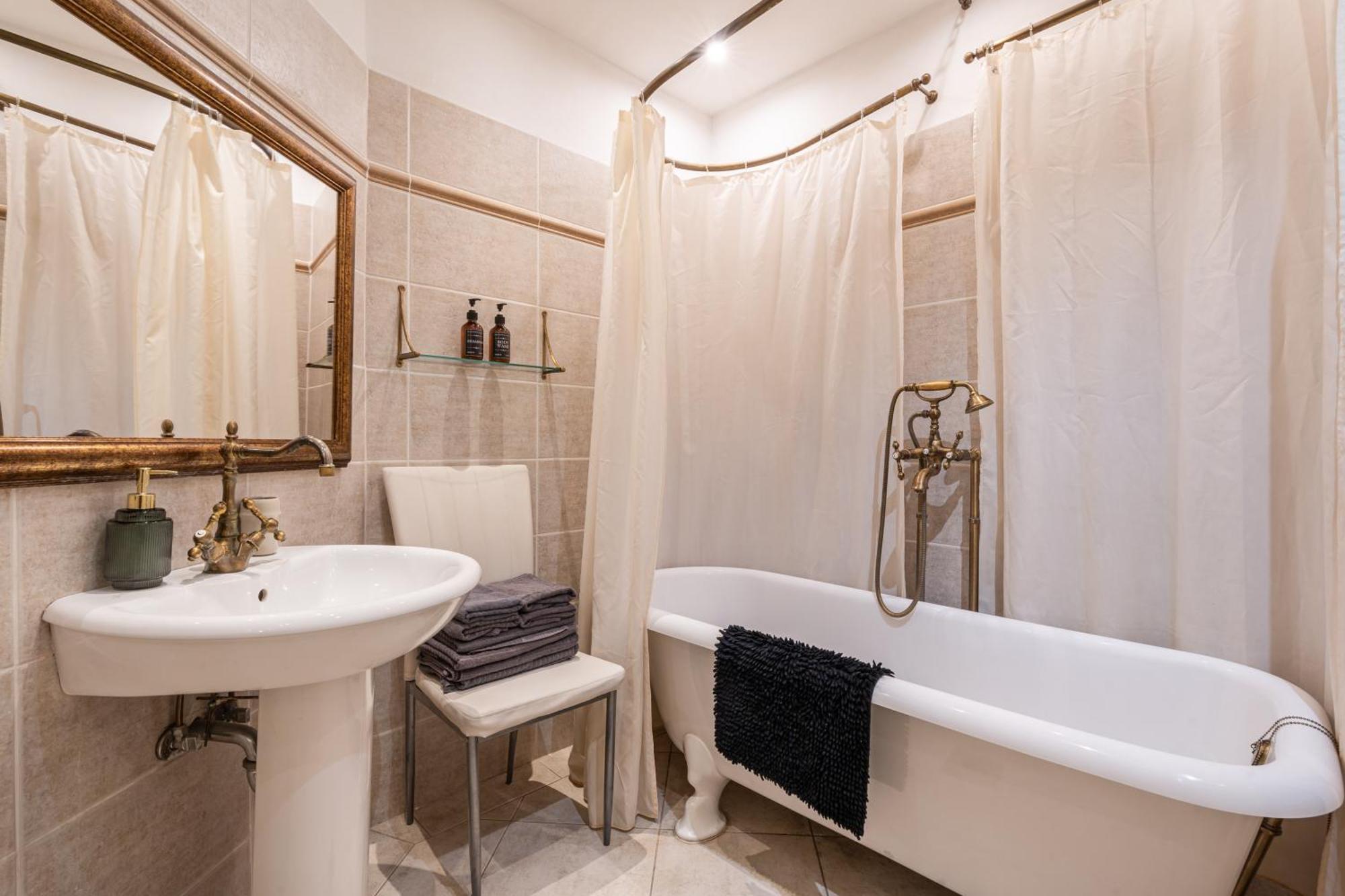 Basilica And Castle View Luxury Suite, Free Parking Reservation Needed Budapest Bagian luar foto